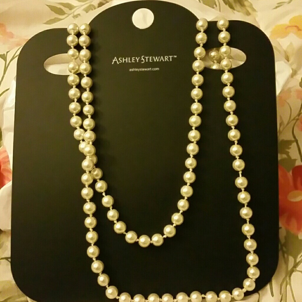 CLEARANCE 💥💢    WOMEN SILVER FASHION NECKLACE.